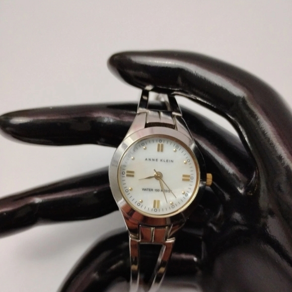 Anne Klein Silver Bracelet Watch Mother of Pearl New Battery Works - Picture 2 of 5